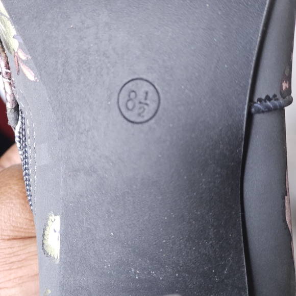 GRAY Floral Embroided Ankle Boot, Women's Size 8.5 - Picture 6 of 6